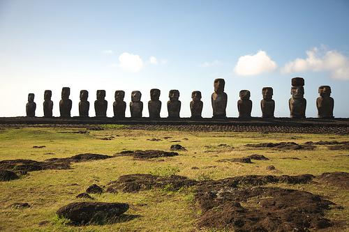 moai stuatues easter island Ndecam