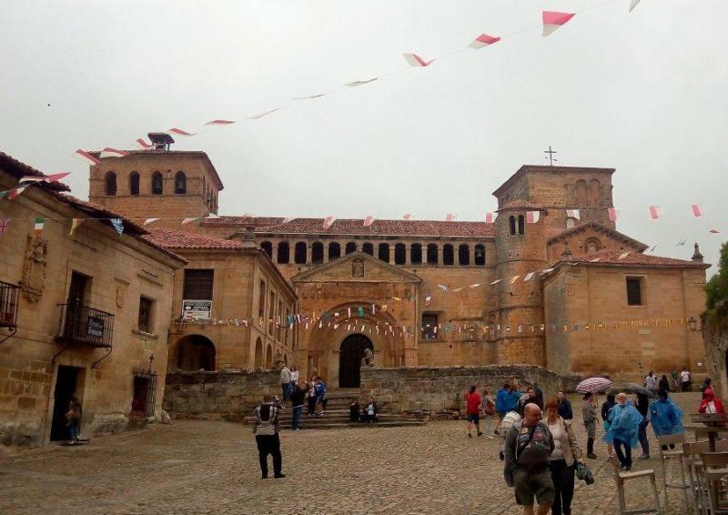 Santillana del Mar is gorgeous even under the rain