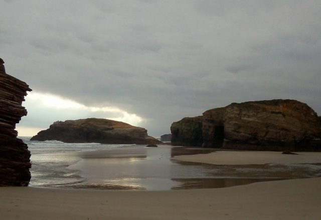 The tide is getting higher at Playa de las Catedrales