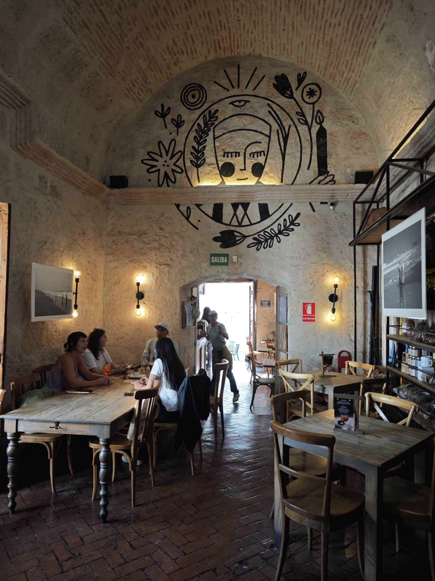 13 Monjas restaurant