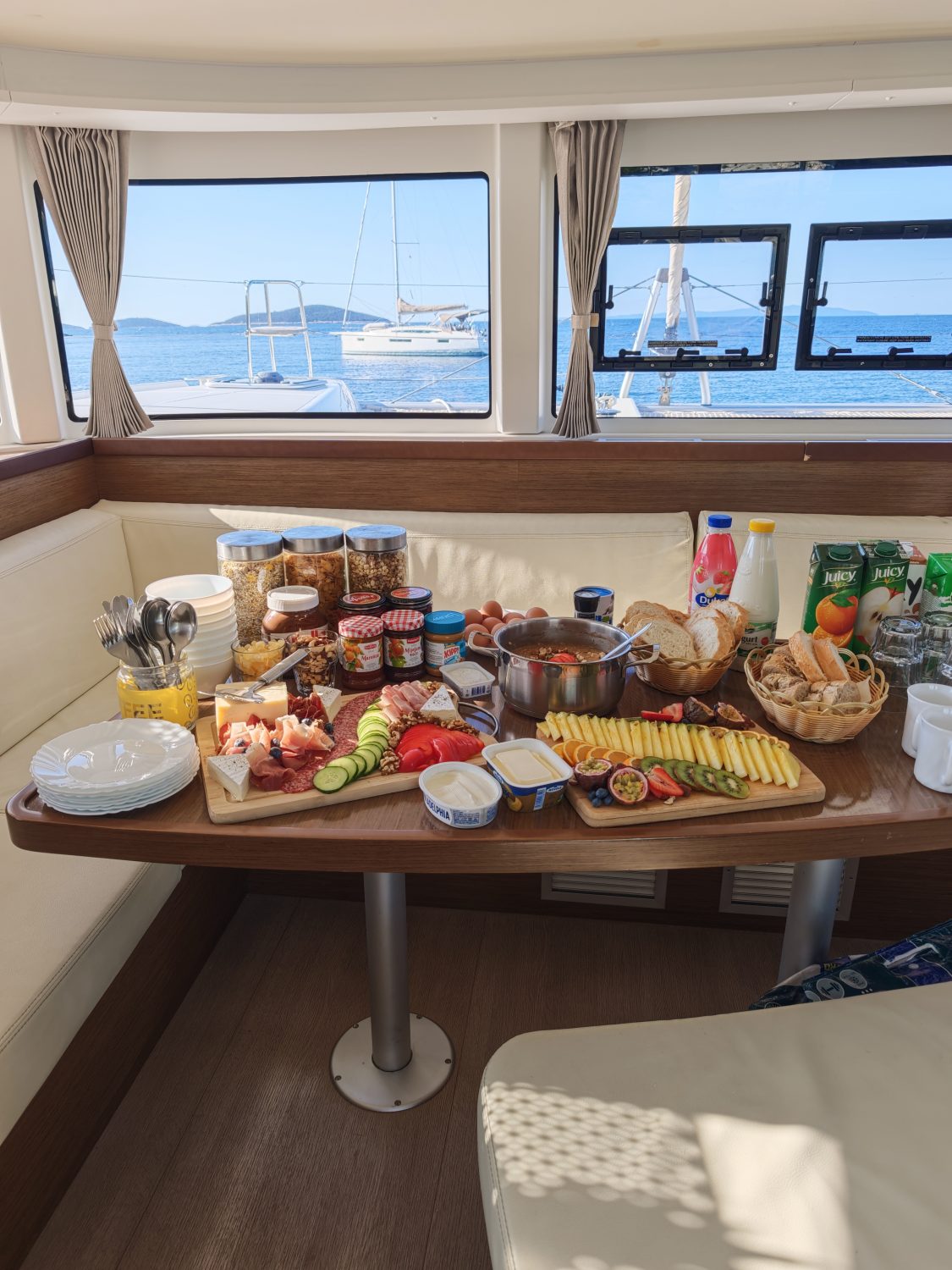Breakfast buffet moresailing
